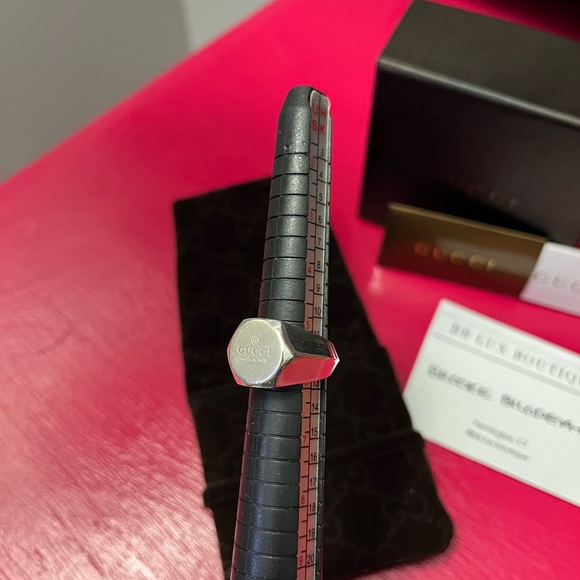 RARE GUCCI 925 Sterling Silver Signet size 5.5 Authentic- full set w/ box, pouch - Picture 4 of 16